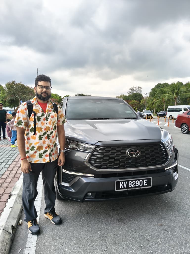 Customer with a grey Toyota SUV