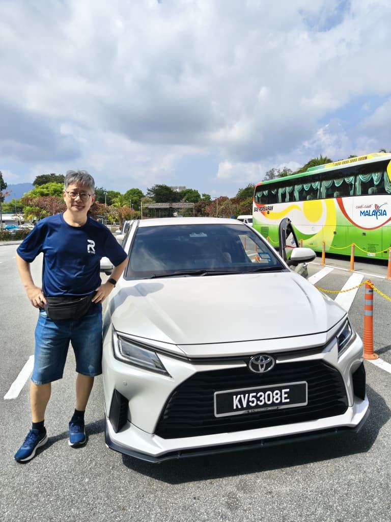 Customer with a white Toyota sedan