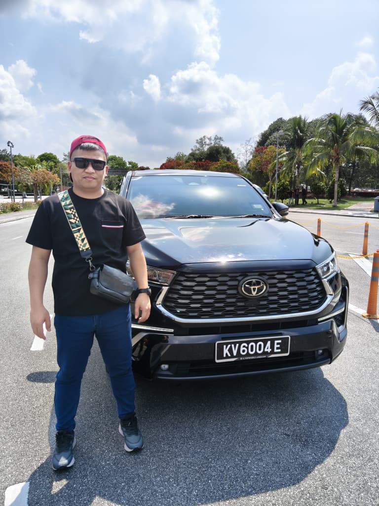Customer with a black Toyota SUV